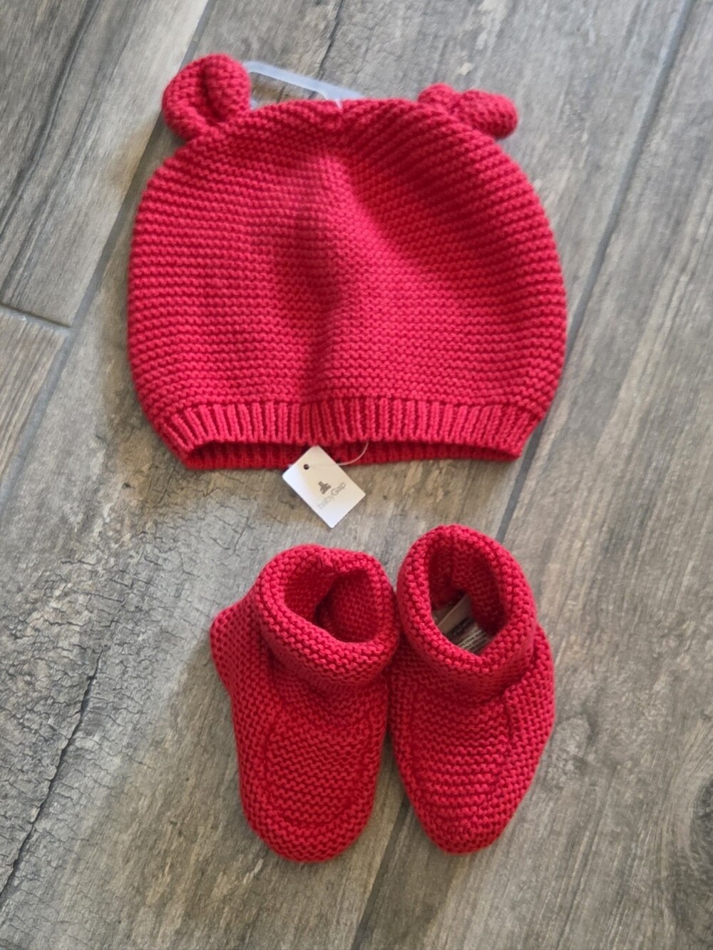 GAP Baby NWT/EUC 6-12 Months Red Sweater Hat and Booties